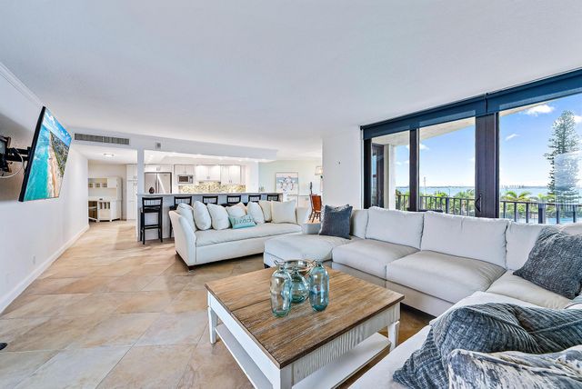 5420 N Ocean Drive 305, Singer Island, FL 33404