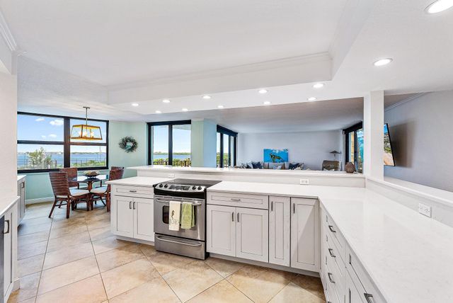 5420 N Ocean Drive 305, Singer Island, FL 33404