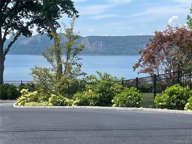 39 N Riverside Avenue, Croton-on-hudson, NY 10520