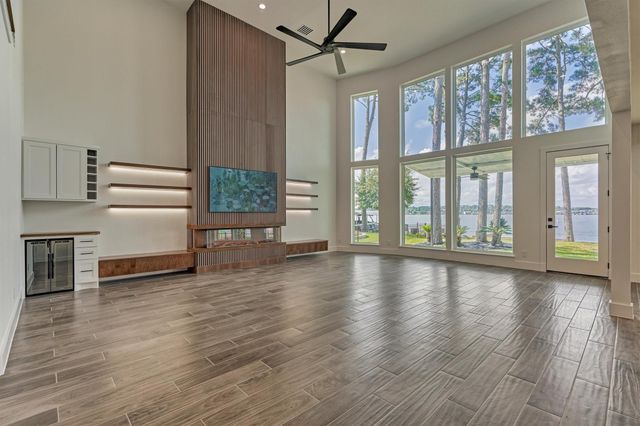 2811 Hemingway Drive, Montgomery, TX 77356