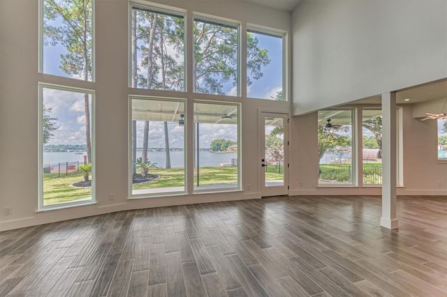 2811 Hemingway Drive, Montgomery, TX 77356