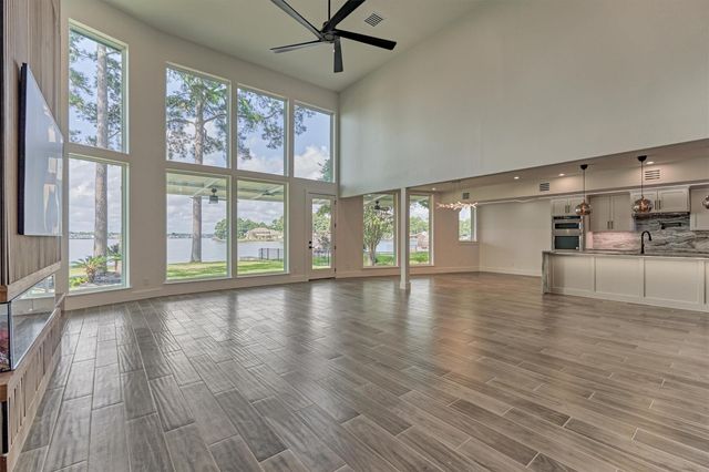 2811 Hemingway Drive, Montgomery, TX 77356