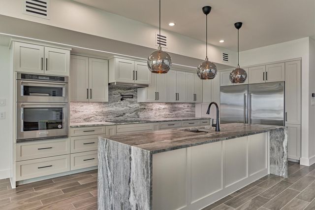 2811 Hemingway Drive, Montgomery, TX 77356