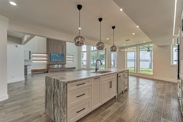 2811 Hemingway Drive, Montgomery, TX 77356