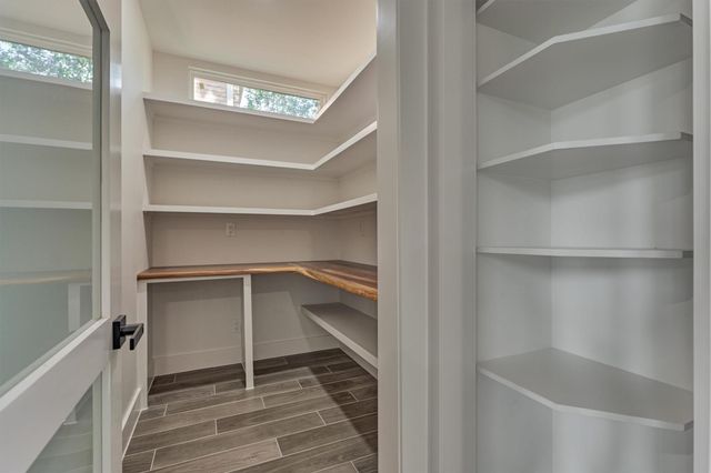 2811 Hemingway Drive, Montgomery, TX 77356