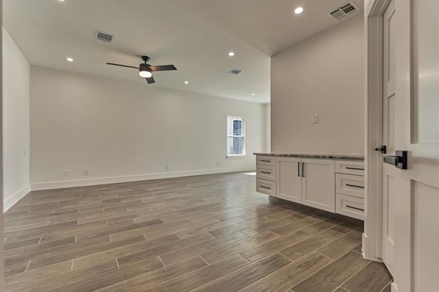 2811 Hemingway Drive, Montgomery, TX 77356