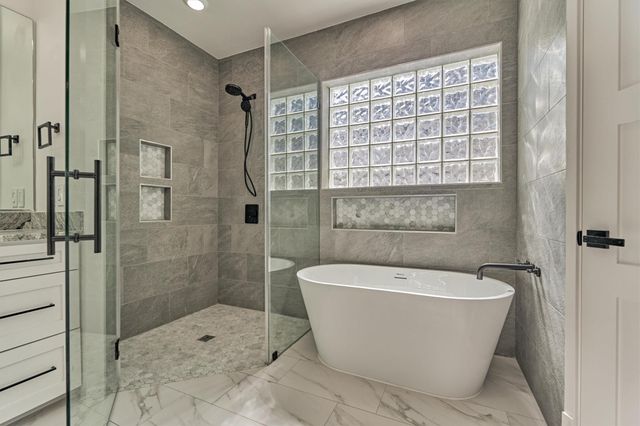 2811 Hemingway Drive, Montgomery, TX 77356