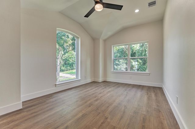 2811 Hemingway Drive, Montgomery, TX 77356