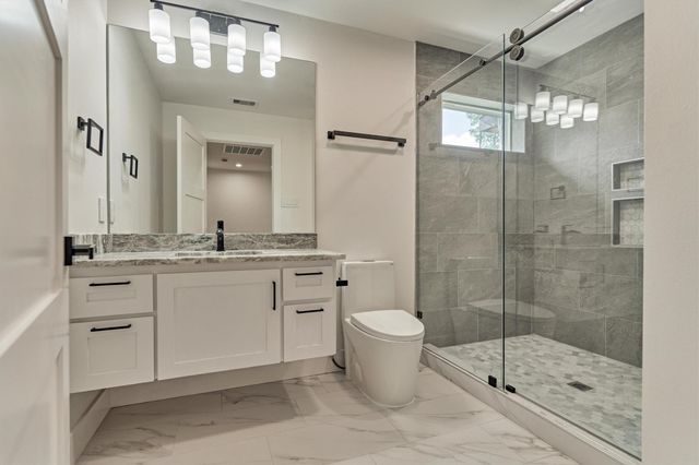 2811 Hemingway Drive, Montgomery, TX 77356