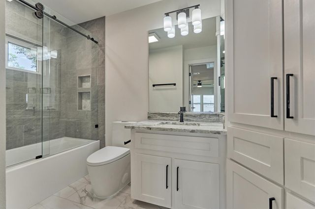 2811 Hemingway Drive, Montgomery, TX 77356