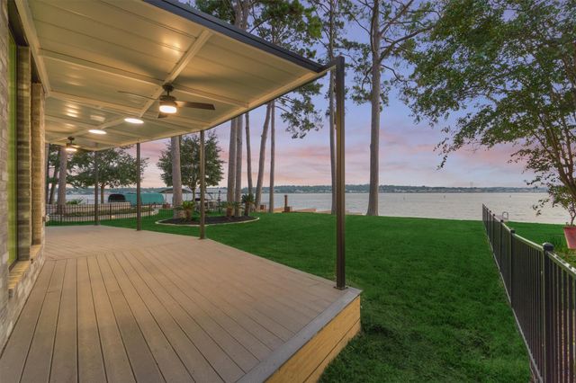 2811 Hemingway Drive, Montgomery, TX 77356