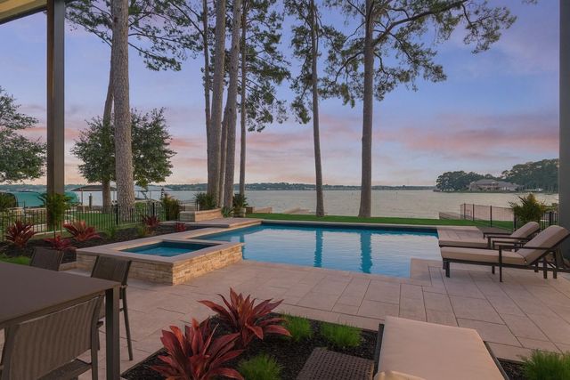 2811 Hemingway Drive, Montgomery, TX 77356