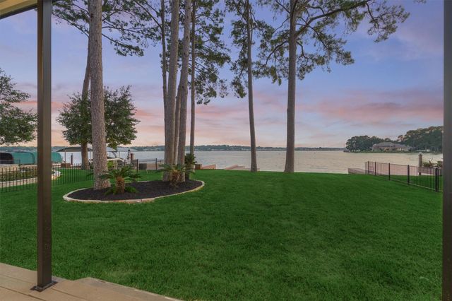 2811 Hemingway Drive, Montgomery, TX 77356