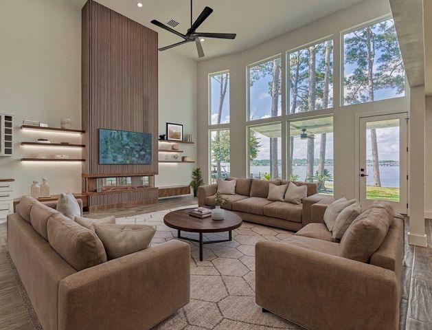 2811 Hemingway Drive, Montgomery, TX 77356