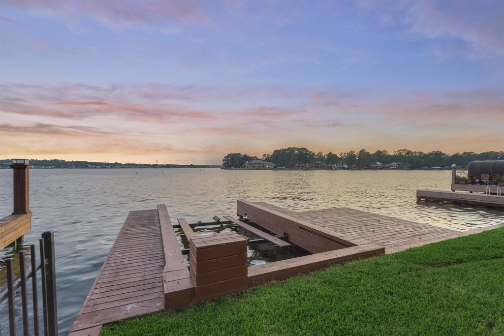 2811 Hemingway Drive, Montgomery, TX 77356