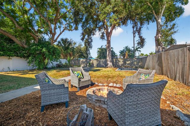 5717 2ND AVENUE N, St Petersburg, FL 33710