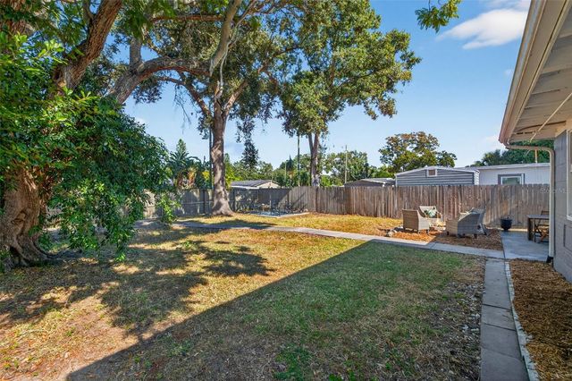 5717 2ND AVENUE N, St Petersburg, FL 33710