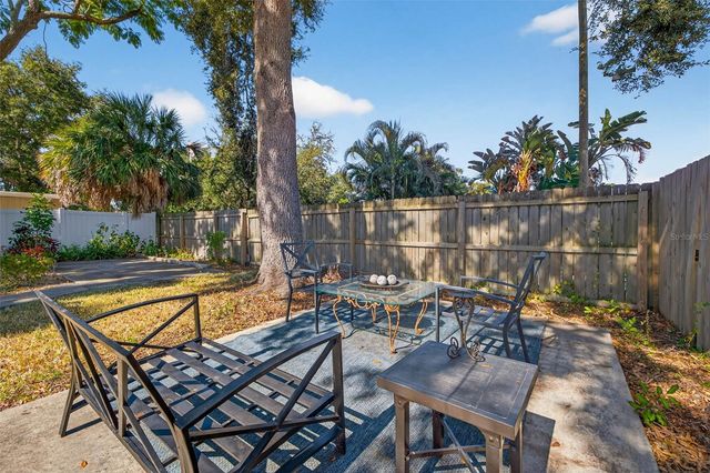 5717 2ND AVENUE N, St Petersburg, FL 33710