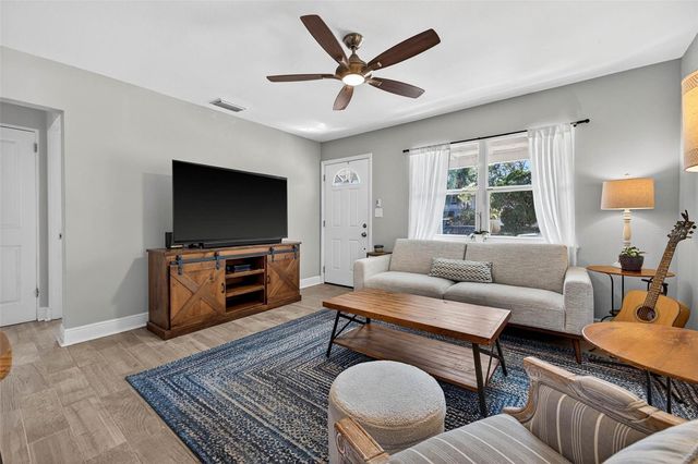 5717 2ND AVENUE N, St Petersburg, FL 33710