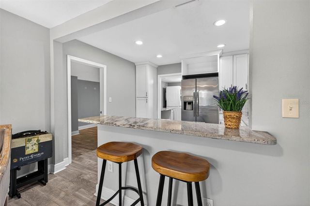 5717 2ND AVENUE N, St Petersburg, FL 33710