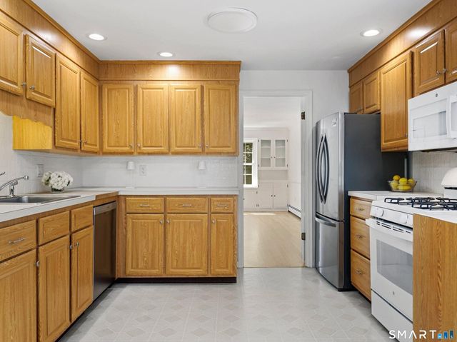 127 South Gate Lane, Fairfield, CT 06890