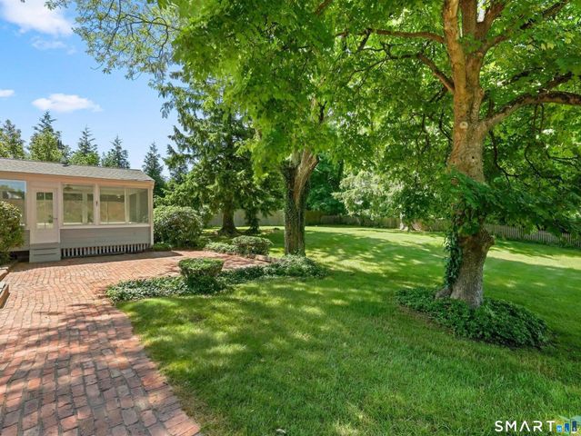 127 South Gate Lane, Fairfield, CT 06890