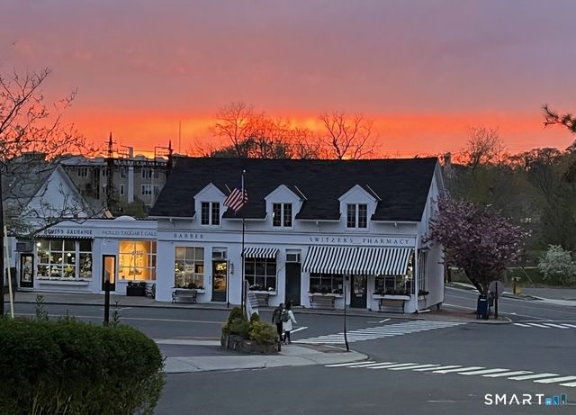 127 South Gate Lane, Fairfield, CT 06890