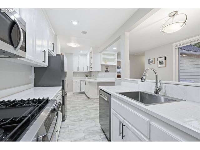 4005 Se LEXINGTON St, Portland, OR 97202