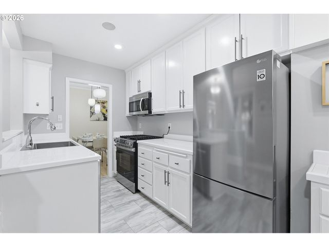 4005 Se LEXINGTON St, Portland, OR 97202