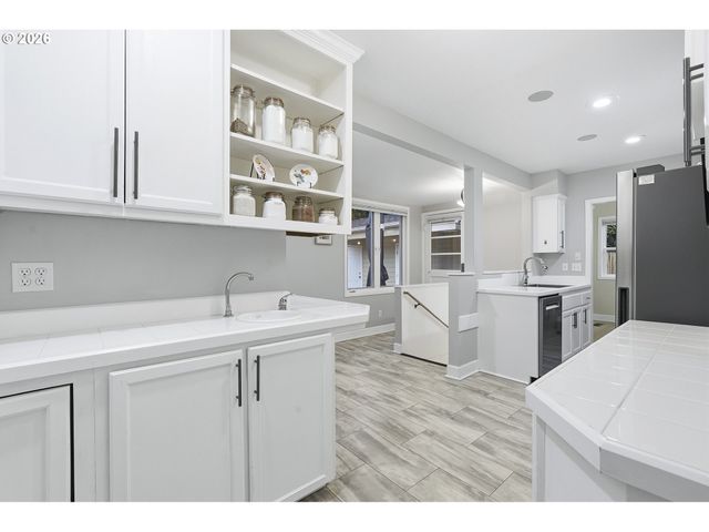 4005 Se LEXINGTON St, Portland, OR 97202