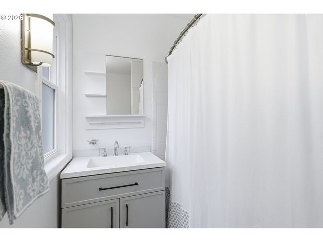 4005 Se LEXINGTON St, Portland, OR 97202