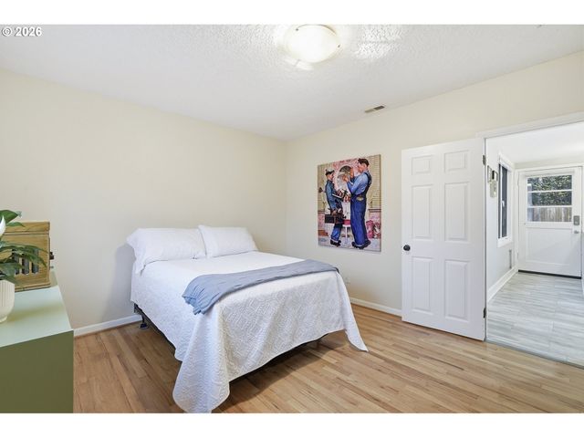 4005 Se LEXINGTON St, Portland, OR 97202