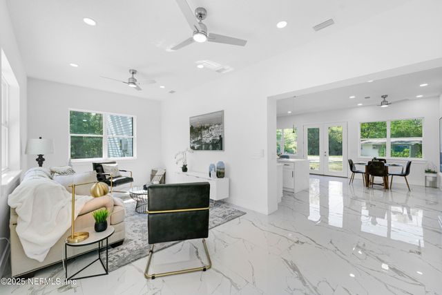 3868 CEDAR POINT Road, Jacksonville, FL 32226