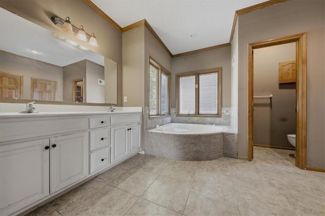 2227 SW Park avenue Circle, Blue Springs, MO 64014