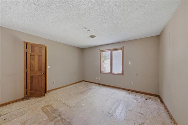2227 SW Park avenue Circle, Blue Springs, MO 64014