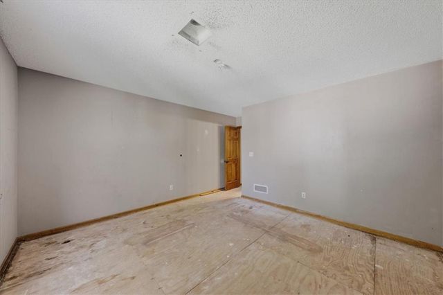 2227 SW Park avenue Circle, Blue Springs, MO 64014