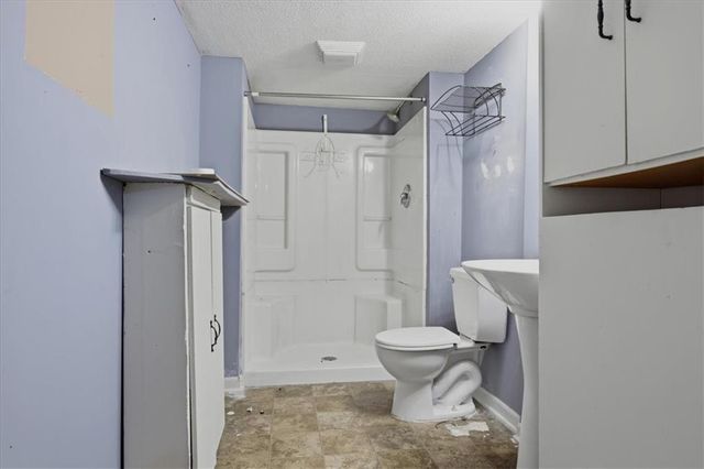 2227 SW Park avenue Circle, Blue Springs, MO 64014