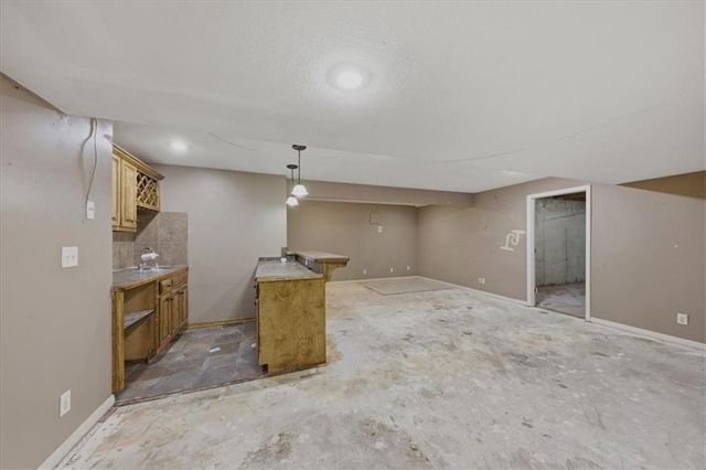 2227 SW Park avenue Circle, Blue Springs, MO 64014