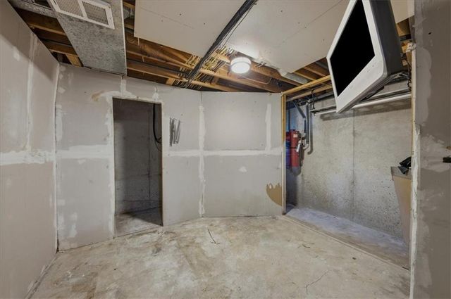 2227 SW Park avenue Circle, Blue Springs, MO 64014
