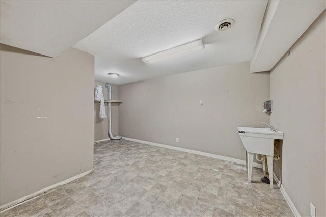 2227 SW Park avenue Circle, Blue Springs, MO 64014