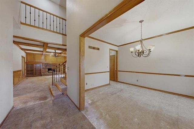 2227 SW Park avenue Circle, Blue Springs, MO 64014