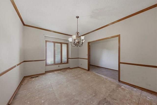 2227 SW Park avenue Circle, Blue Springs, MO 64014