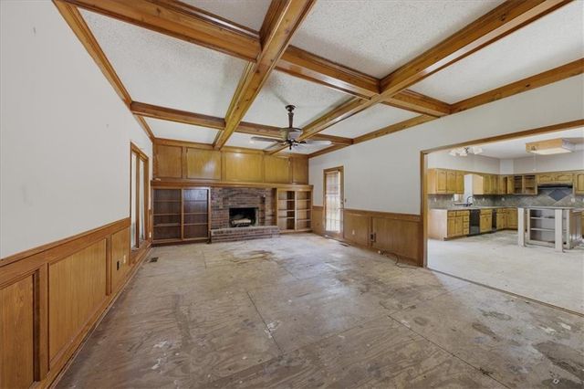 2227 SW Park avenue Circle, Blue Springs, MO 64014