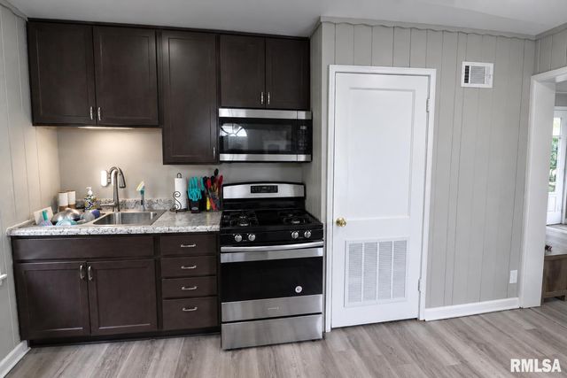 423 W LAKEWOOD Avenue, Peoria, IL 61614