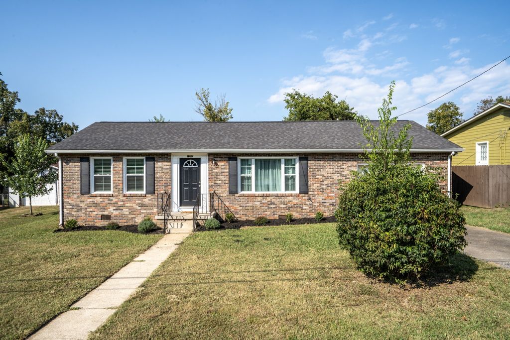 1505 Cove St, Fayetteville, TN 37334