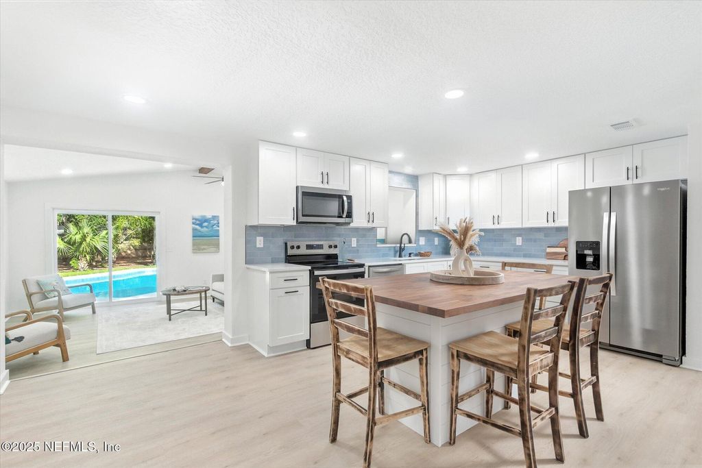 1420 CONSTITUTION Place, Jacksonville Beach, FL 32250