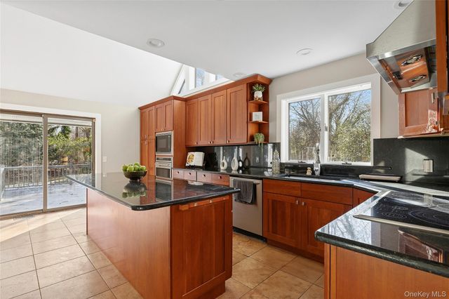 27 Ravine Road, Miller Place, NY 11764