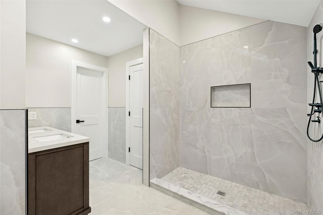 27 Ravine Road, Miller Place, NY 11764