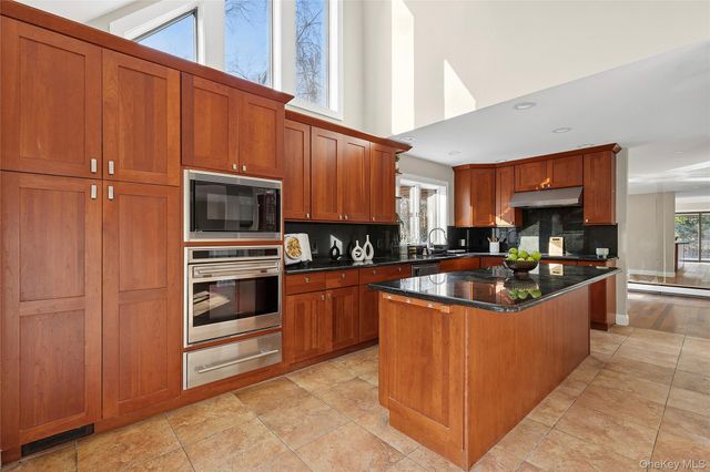 27 Ravine Road, Miller Place, NY 11764