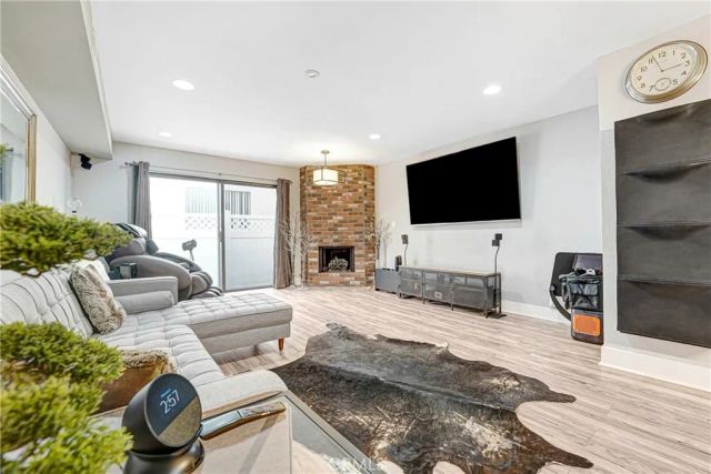 326 E Valencia C, Burbank, CA 91502